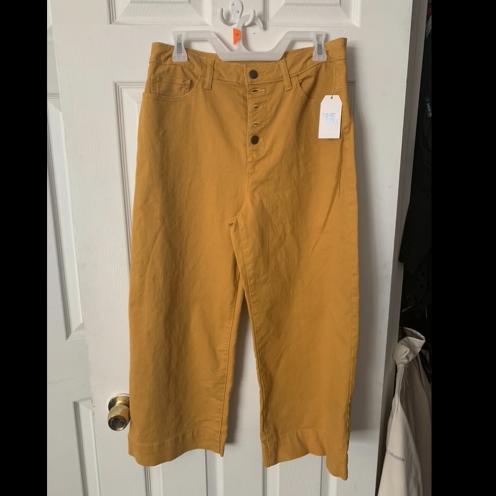 NEW SIZE 10 CROPPED JEANS